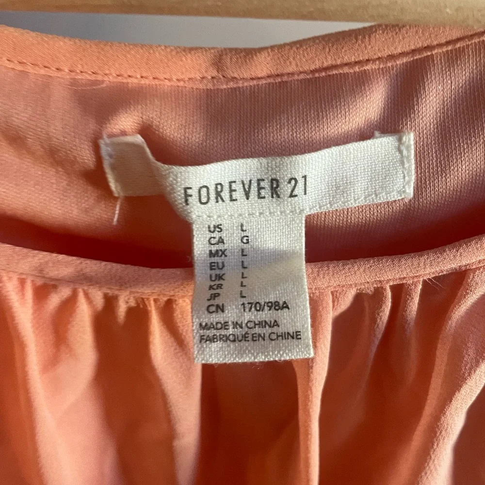 Peach flutter sleeve flowy dress - Picture 4 of 5